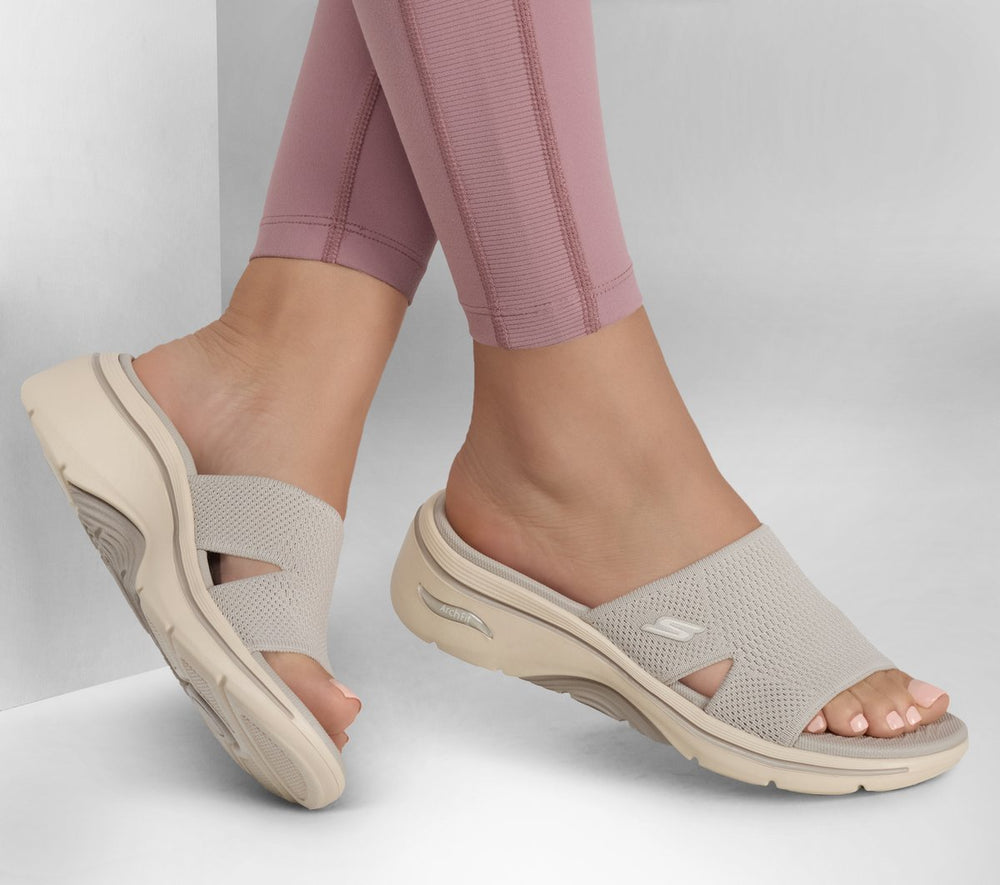 Skechers Skechers GO WALK Arch Fit 2.0 Sandal - Dakota Women