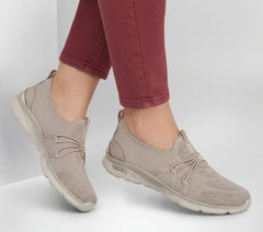 Skechers Skechers Arch Fit Sunny - Flutter Step Women